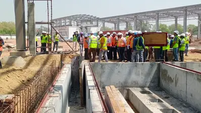 Agra Metro News: ताजनगरी में मेट्रो का निर्माण कर रहे अफसरों को कड़ी फटकार, एमडी कुमार केशव ने कही ये बात