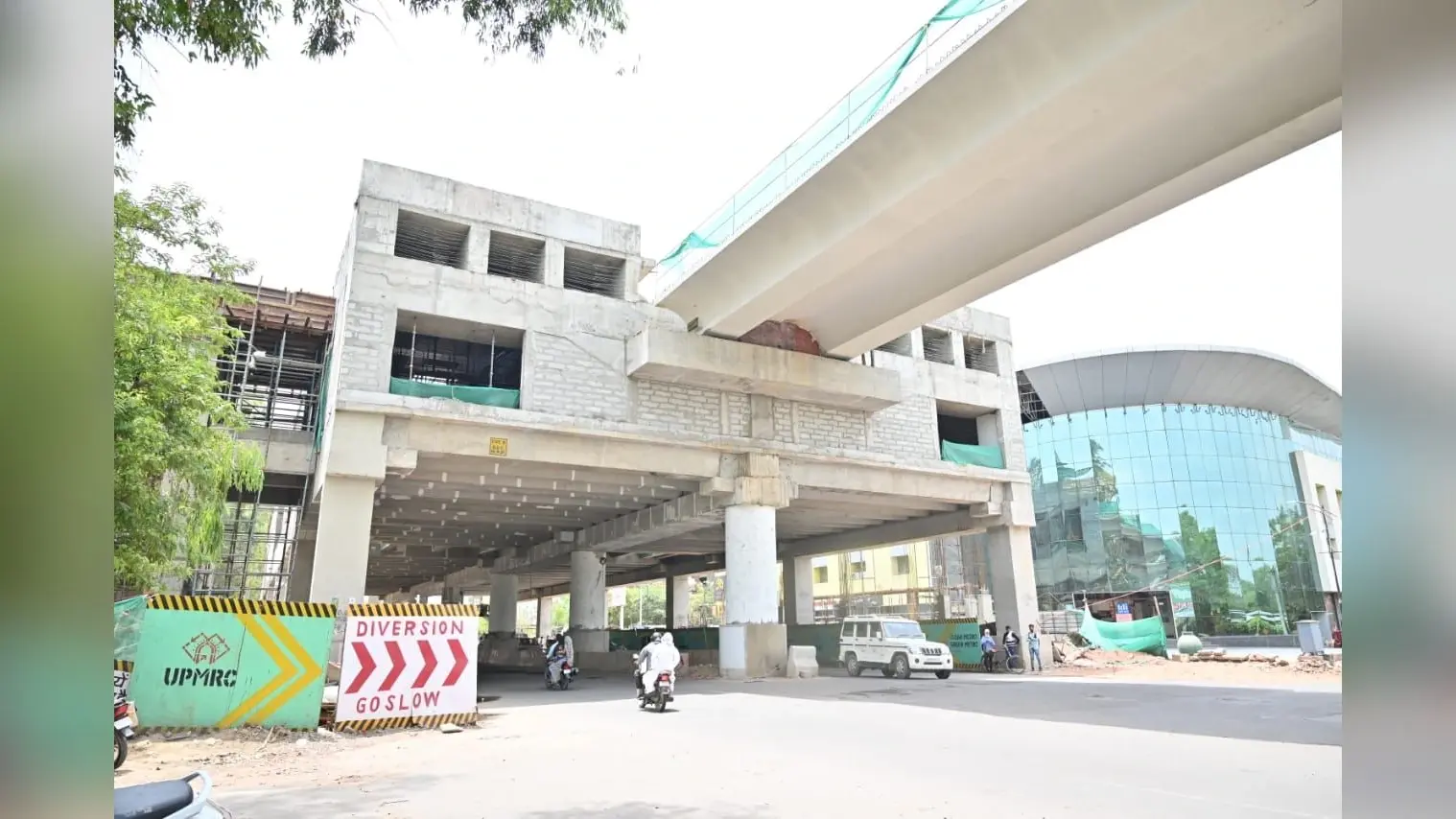 Agra Metro News: मेट्रो के डिपो में ट्रैक बिछाने का काम ने पकड़ी रफ्तार, जानें अब तक का डेवलपमेंट