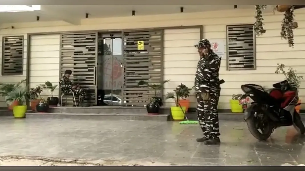 UP: बरेली में अंबेडकर प्रतिमा लगाने पर बवाल, एसएसपी ने पुलिसकर्मियों को किया लाइन हाजिर, जानें पूरा मामला