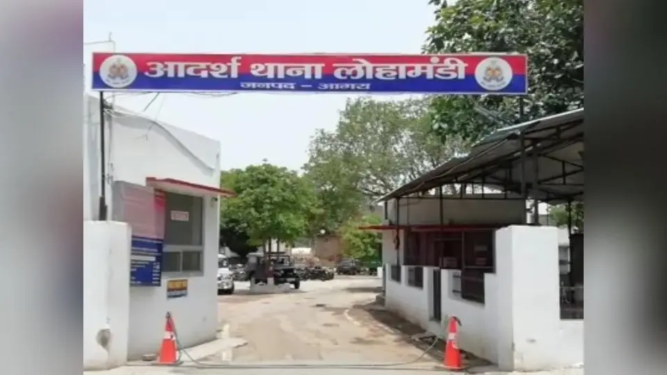 Agra News: आगरा में बाल बाल बचे केंद्रीय राज्य मंत्री, मंच टूटने से कई लोग घायल, पूर्व प्रधान की मौत