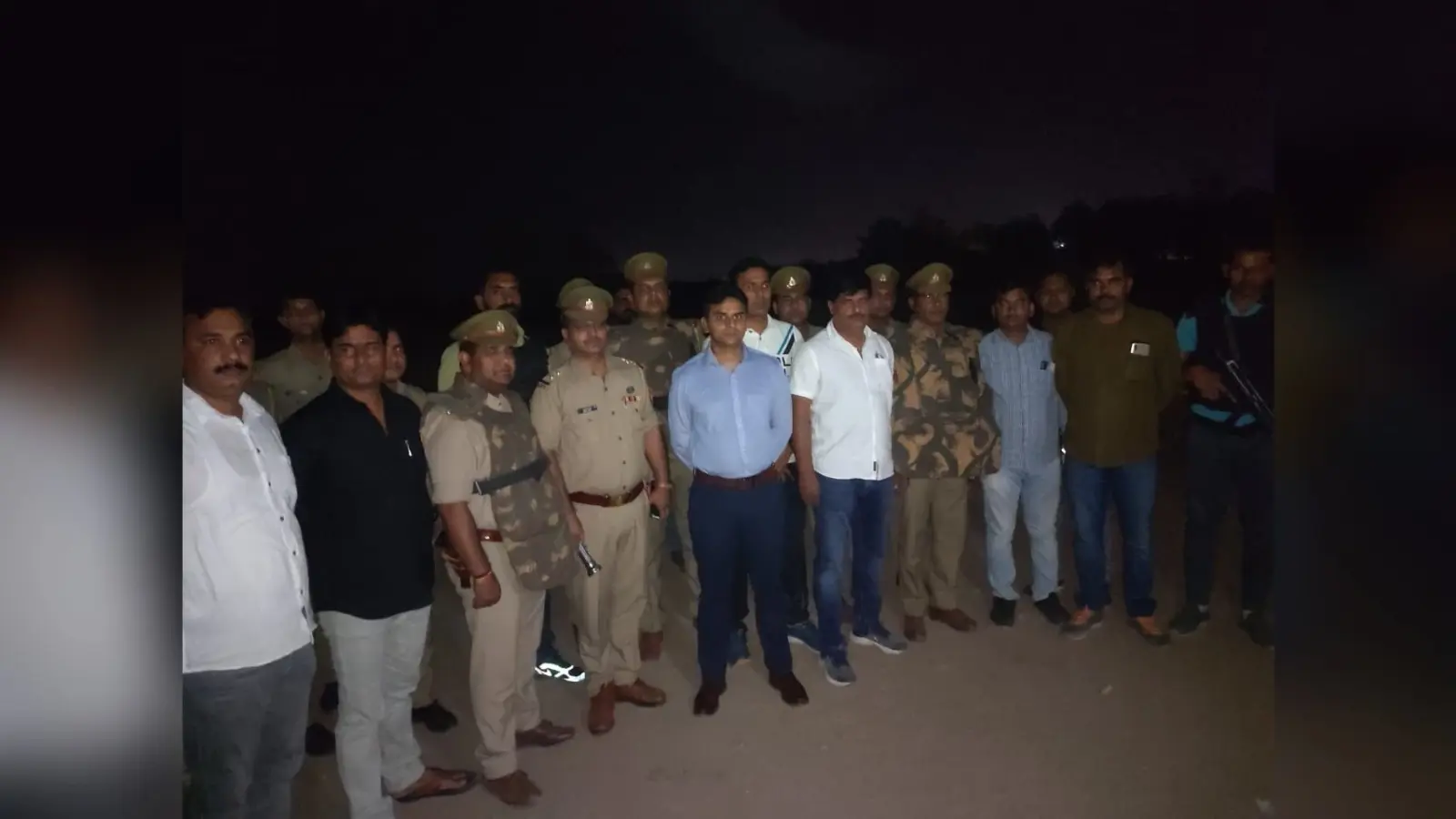 UP News: गांधी जयंती पर आगरा ट्रैफिक पुलिस का दिखा अनोखा अंदाज, चालान काटने की जगह बांटे गुलाब के फूल