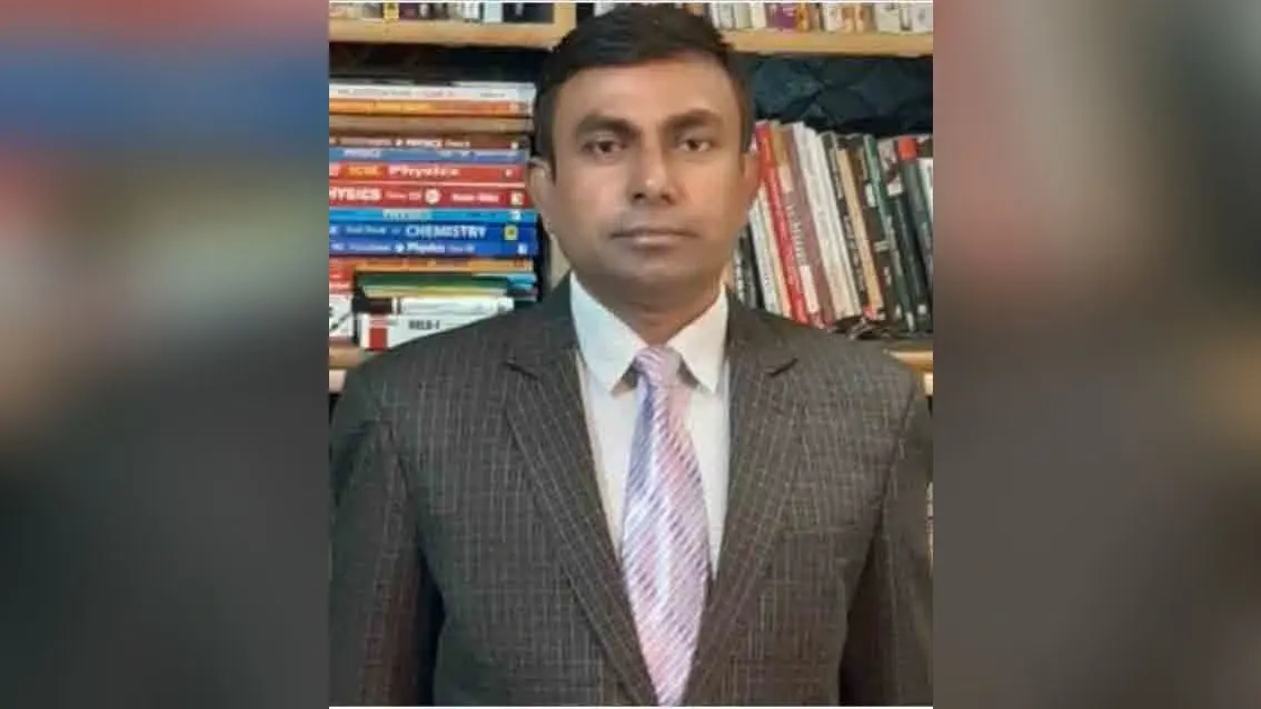 आगरा के इस शिक्षक को मिल रहा उत्तर प्रदेश राज्य शिक्षक पुरस्कार, जानें क्या है खास बात