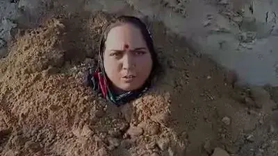 Agra News: भू-माफिया के खिलाफ कार्रवाई न होने पर महिला ने ली समाधि, कहा- मेरे मरने के बाद बेटे को भी दफना देना