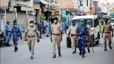 गुजरात में कोविड-19 कंटेनमेंट जोन में पुलिस पर पथराव, 68 लोग गिरफ्तार
