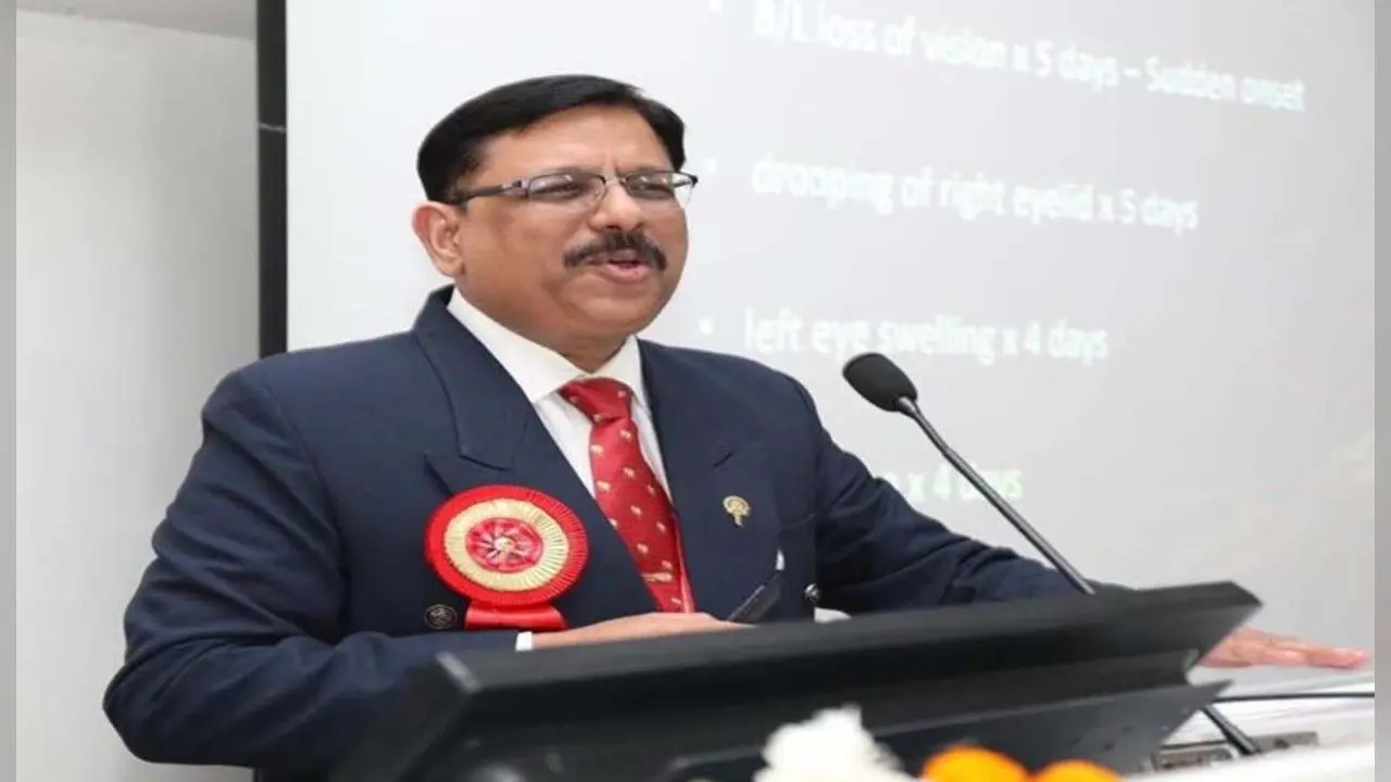 Vaccine के बिना नहीं थमेगी तीसरी लहर, लगवाना ही पड़ेगा टीका, जानिए क्या कहते हैं देवघर एम्स के निदेशक