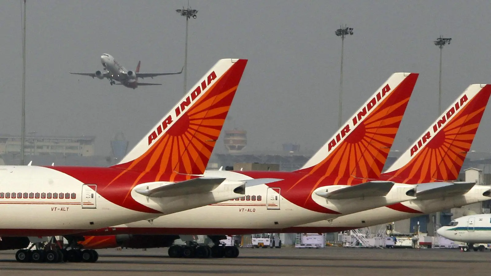 Air India Recruitment 2023: 313 पदों के लिए करें ऑनलाइन आवेदन, यहां देखें अधिसूचना, पात्रता और वेतन डिटेल