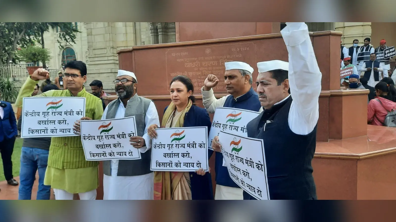 लखीमपुर हिंसा : अजय मिश्र टेनी के इस्तीफे की मांग को लेकर लखनऊ से दिल्ली तक कांग्रेस का हल्लाबोल