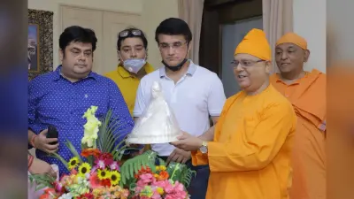 25 साल बाद बेलुर मठ पहुंचे बीसीसीआई अध्यक्ष सौरव गांगुली, 2000 किलो ग्राम चावल किया दान