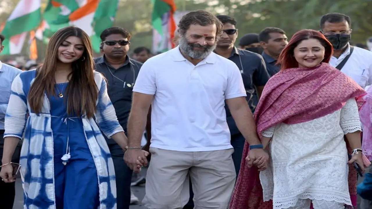 राहुल गांधी की भारत जोड़ो यात्रा में शामिल हुईं टीवी अदाकारा रश्मि देसाई और आकांक्षा पुरी, देखें फोटो