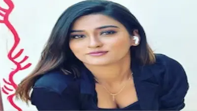 सुसाइड के बाद आकांक्षा दुबे का नया गाना रिलीज, आरा की हवेली में इस सुपरस्टार के साथ लगा रहीं ठुमके