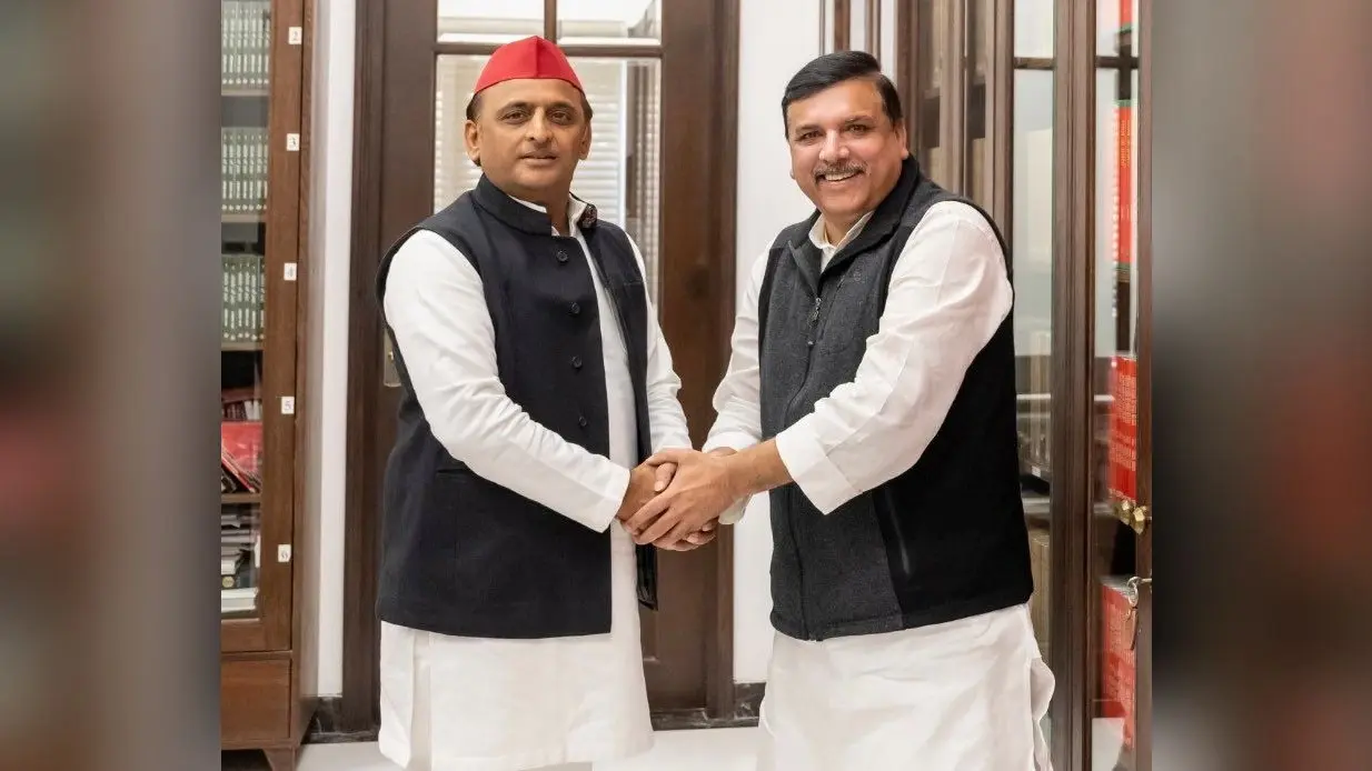 UP Chunav 2022: SP सुप्रीमो अखिलेश यादव के लिए वोट मांगेंगे AAP के अरविंद केजरीवाल, यूं चलेंगे गठबंधन की चाल