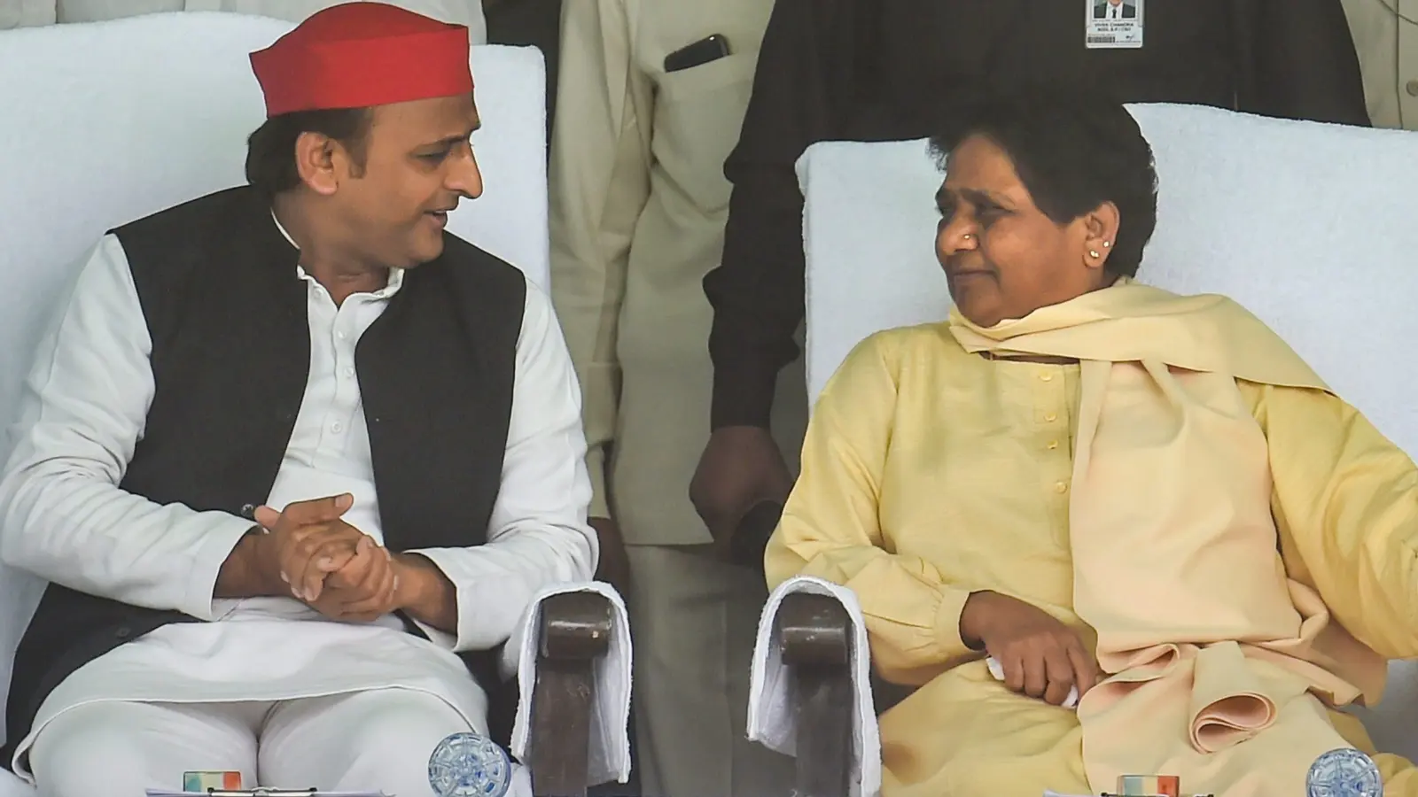 UP Politics: अखिलेश यादव के दलित वोट में निगाह से बसपा में बेचैनी, नए सियासी समीकरण बनते देख मायावती हमलावर…