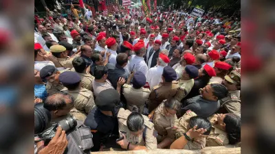 UP Vidhansabha Mansoon Session: अखिलेश यादव उतरे सड़क पर, पुलिस ने पैदल मार्च रोका, सड़क पर ही बैठ गये