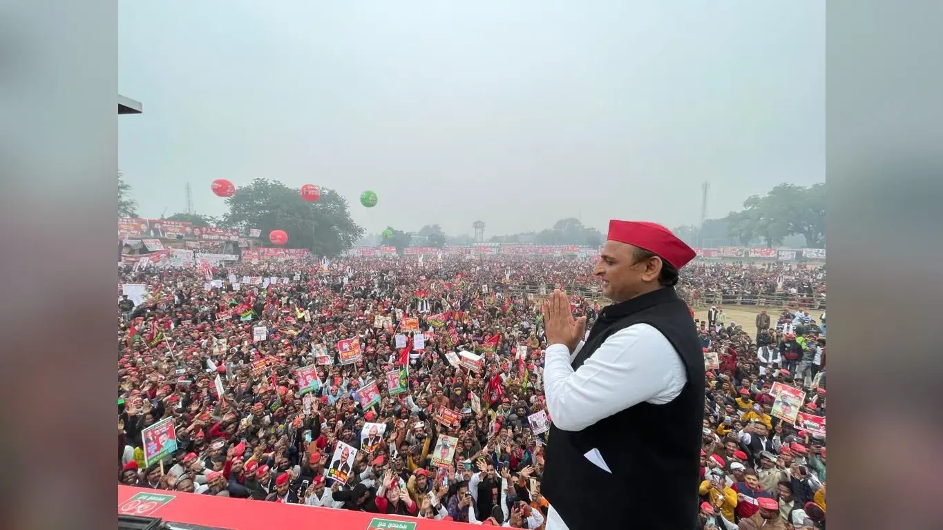 Akhilesh Yadav: उन्नाव में गरजे अखिलेश यादव, भारतीय जनता पार्टी ने अपने ही कारोबारी पर छापा डाल दिया
