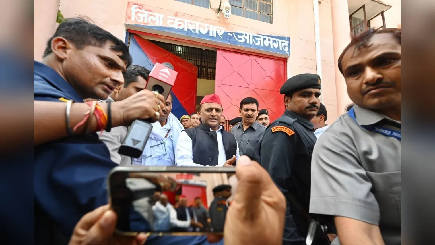Azamgarh News: अखिलेश यादव बोले बड़े अंतर से जीतेंगे आजमगढ़ सीट, जेल में रमाकांत यादव से मिले