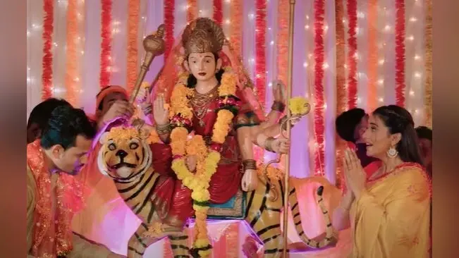 Akshara Singh Song: देवी मां से गुहार लगाती दिखी अक्षरा सिंह, नवरात्रि पर ‘दिल की पुकार’ गाना हो रहा वायरल