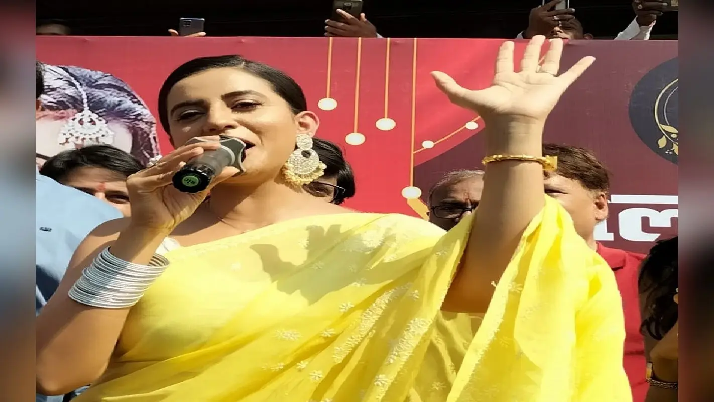 Bhojpuri Navratri Song: अक्षरा सिंह ने “माई के सजाओ रे” में किया मां दुर्गा के सौंदर्य का वर्णन