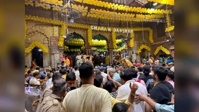 मथुराः अक्षय तृतीया पर बांके बिहारी मंदिर में उमड़ी भक्तों की भीड़, धूप में घंटों खड़े रहे श्रद्धालु