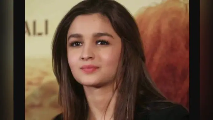 आलिया भट्ट इस वजह से हो रहीं ट्रोल, VIDEO देख यूजर्स बोले- इतना एटीट्यूड…