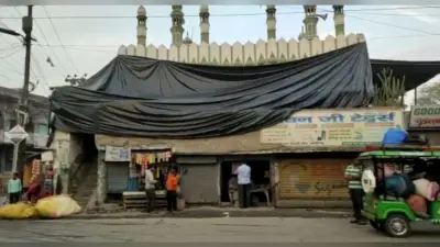 अलीगढ़: होली का जुलूस निकलने से पहले मस्जिदों को ढका गया तिरपाल से, ड्रोन कैमरे से हो रही निगरानी, जानें मामला