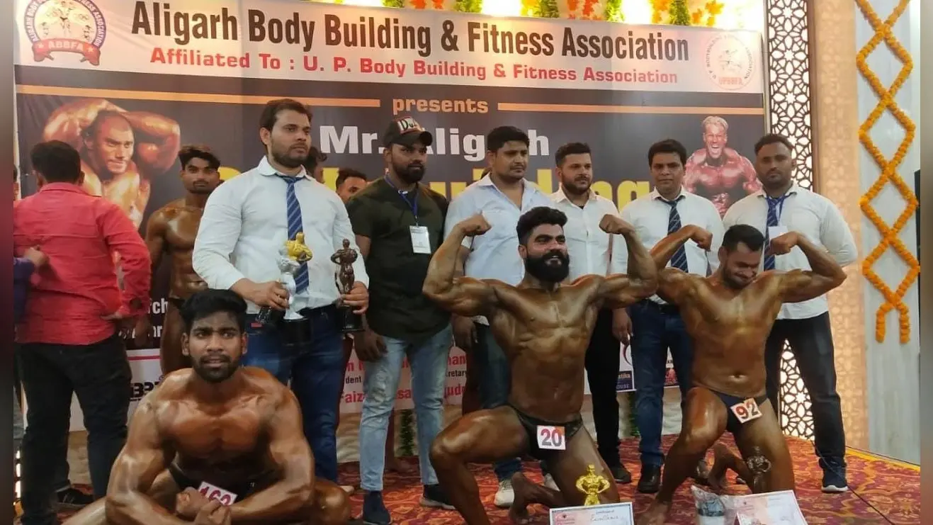 बॉडी बिल्डिंग चैंपियनशिप में प्रशांत अत्री बने मिस्टर अलीगढ़, दिव्यांग रहमान के हौसले को देख लोग हैरान