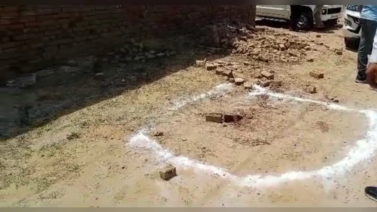 अलीगढ़: स्कूल गेट के सामने इंटरमीडिएट के छात्र की गोली मारकर हत्या, दो युवक गिरफ्तार, वजह पता कर रही पुलिस