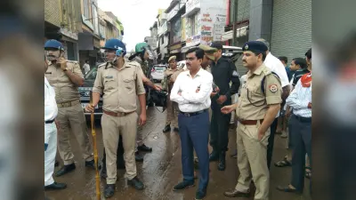 Aligarh News: अलीगढ़ में काल बनकर स्कूली बच्चों पर गिरी दीवार, मलबे में दबकर 2 छात्रों की मौत, 4 घायल