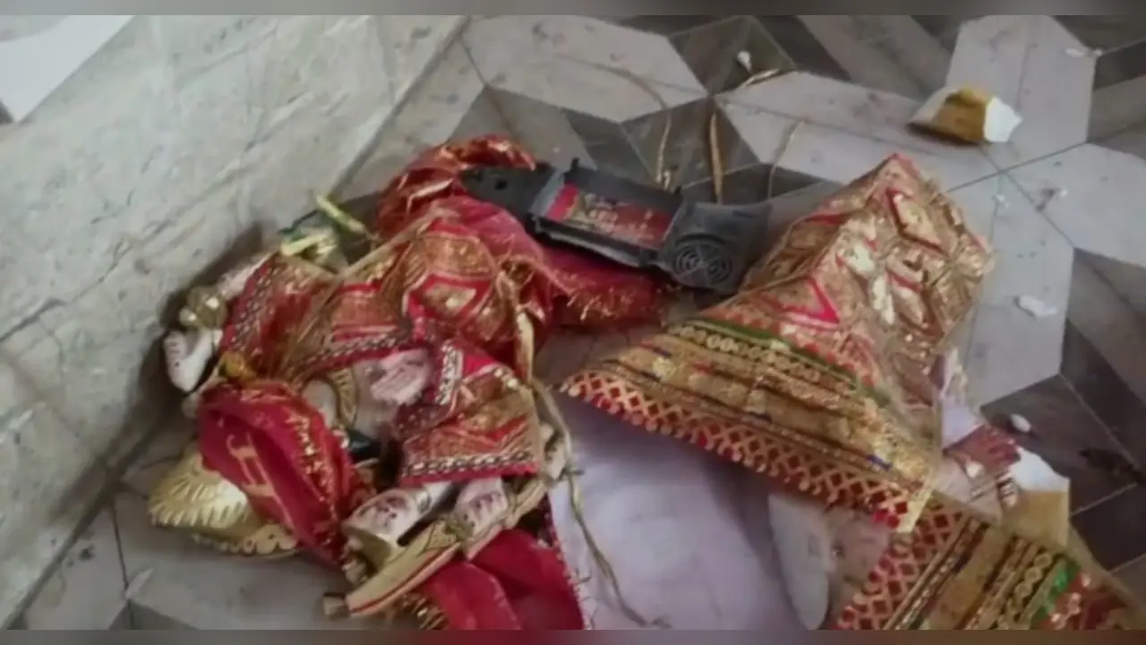 अलीगढ़ में भाजपा नेता रूबी आसिफ खान को जिंदा जलाने की धमकी, घर पर चस्पा किया धमकी भरा पोस्टर