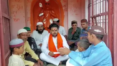 मंदिर में हिंदू युवक समेत मुस्लिमों के हनुमान चालीसा पढ़ने में मुकदमा दर्ज, षड्यंत्र के तहत बनाया वीडियो