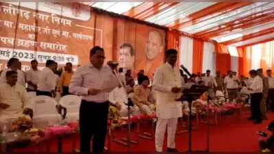 अलीगढ़ः मेयर और पार्षदों ने ली शपथ, शहर के विकास का किया वादा, कार्यक्रम में लगे धार्मिक नारे