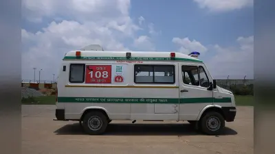 कोरोना से मृत महिला का शव लेने गये एंबुलेंस ड्राइवर ने रजिस्टर में लिखा लावारिस शव, दिन भर भटकते रहे परिजन