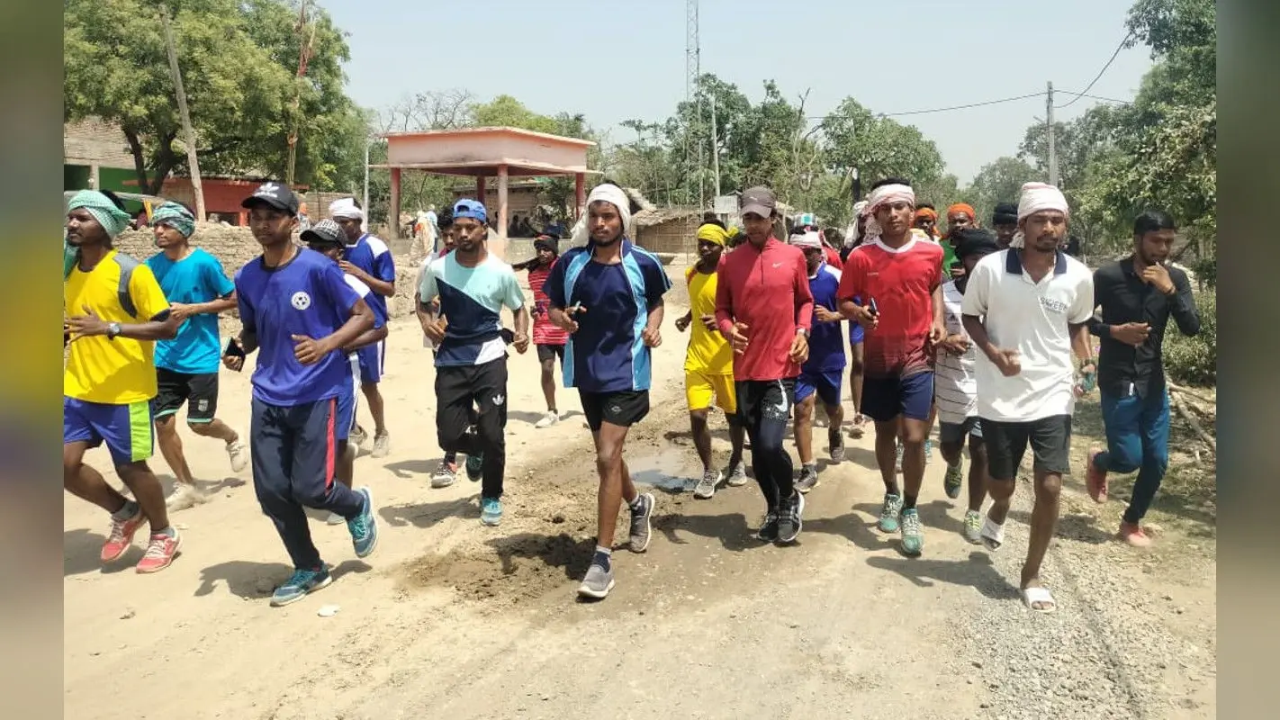 साहिबंगज : नियोजन नीति के विरोध में दौड़े पूर्व विधायक अमित महतो, कहा- अपनी मांगों को लेकर जाग चुकी है जनता