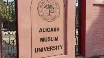 AMU में गणतंत्र दिवस पर लगे धार्मिक नारे, प्राइमरी टीचर का भारत माता के चित्र पर पुष्प अर्पित करने से इनकार…
