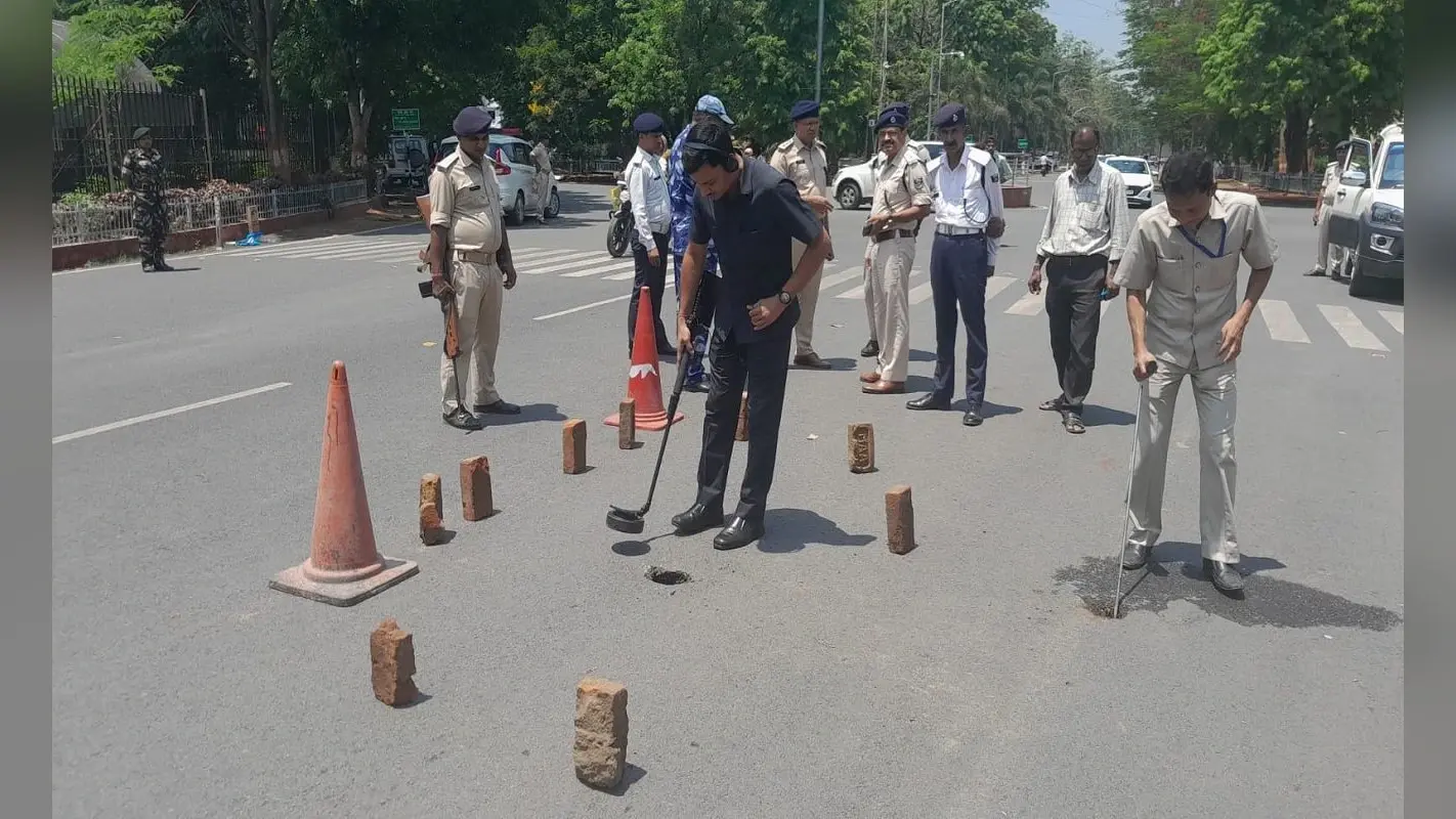 पटना : सचिवालय और ईको पार्क के बीच सड़क पर बम की आशंका से हड़कंप, इसी रास्ते से जाना था सीएम को