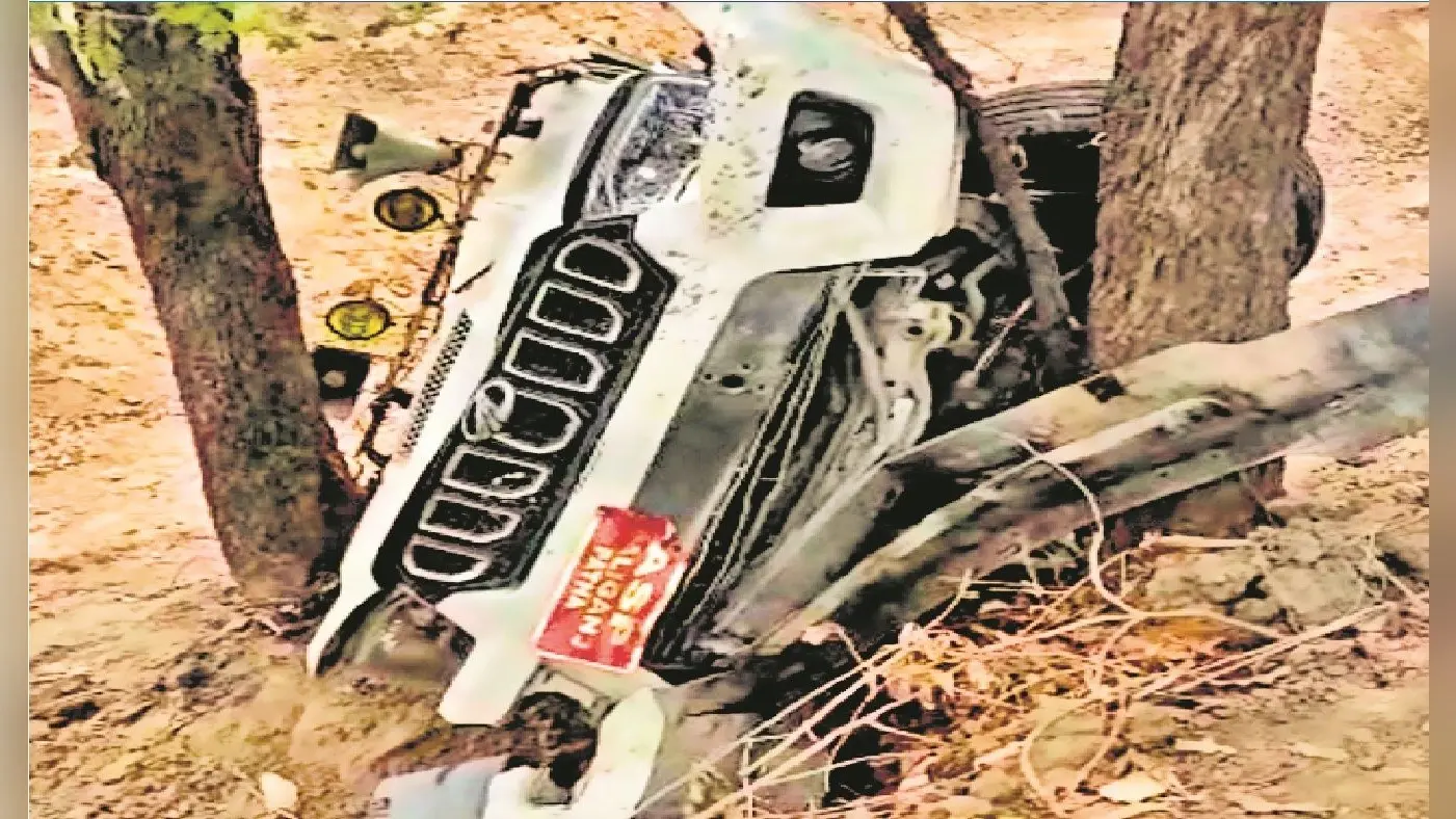 पटना में साइकिल सवार को धक्का मारते हुए पेड़ से टकरायी ASP की कार, युवक की मौत, एएसपी समेत 4 पुलिसकर्मी जख्मी