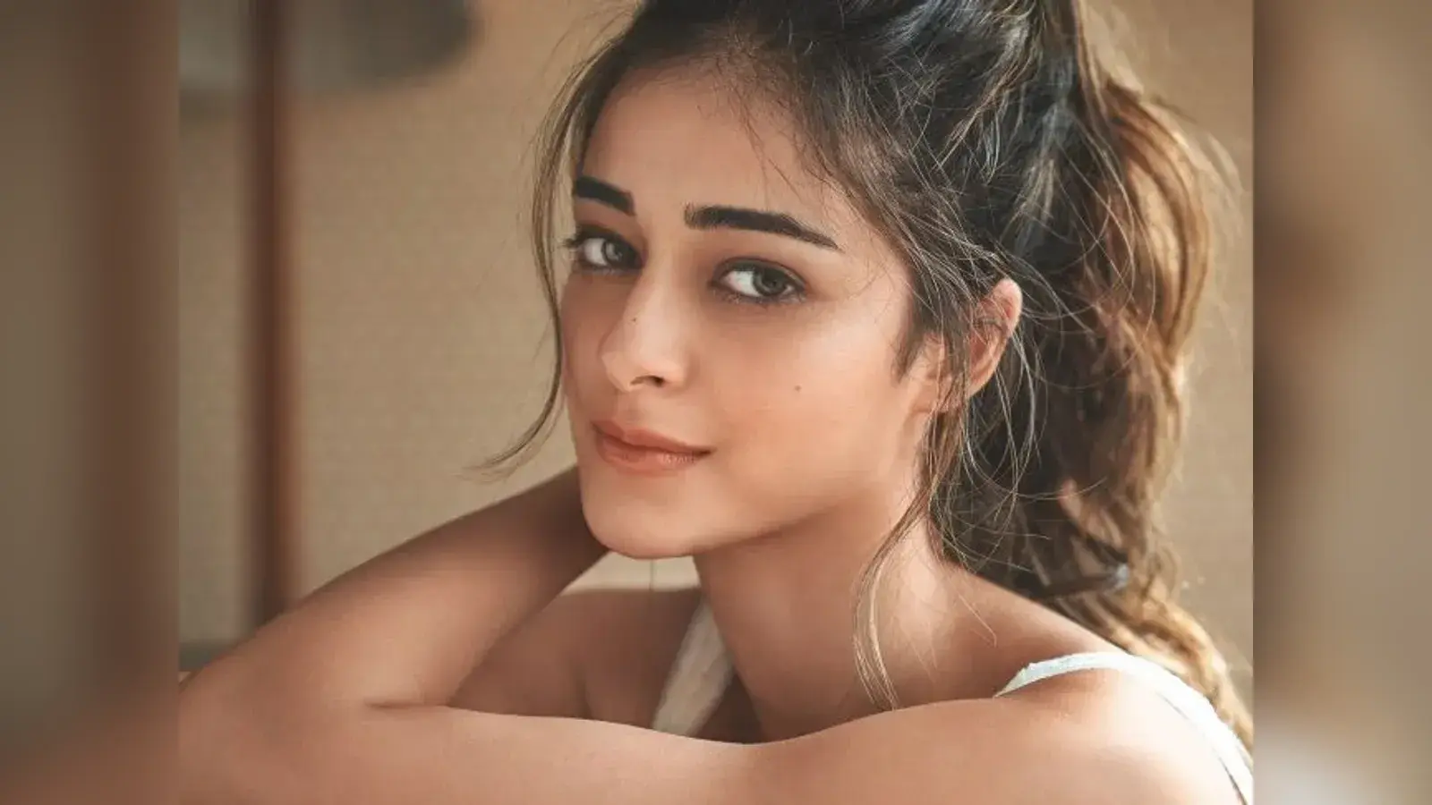 Ananya Panday: 24 साल की उम्र में करोड़ों की मालकिन हैं अनन्या पांडे, जानें नेटवर्थ और कार कलेक्शन