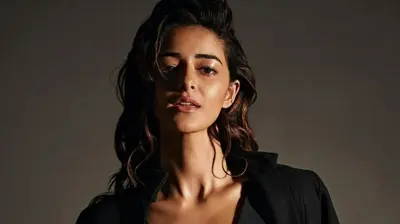 अनन्या पांडे ने ब्लैक ड्रेस में शेयर की बेहद ग्लैमरस तसवीरें, फैंस बोले- हाय गर्मी…