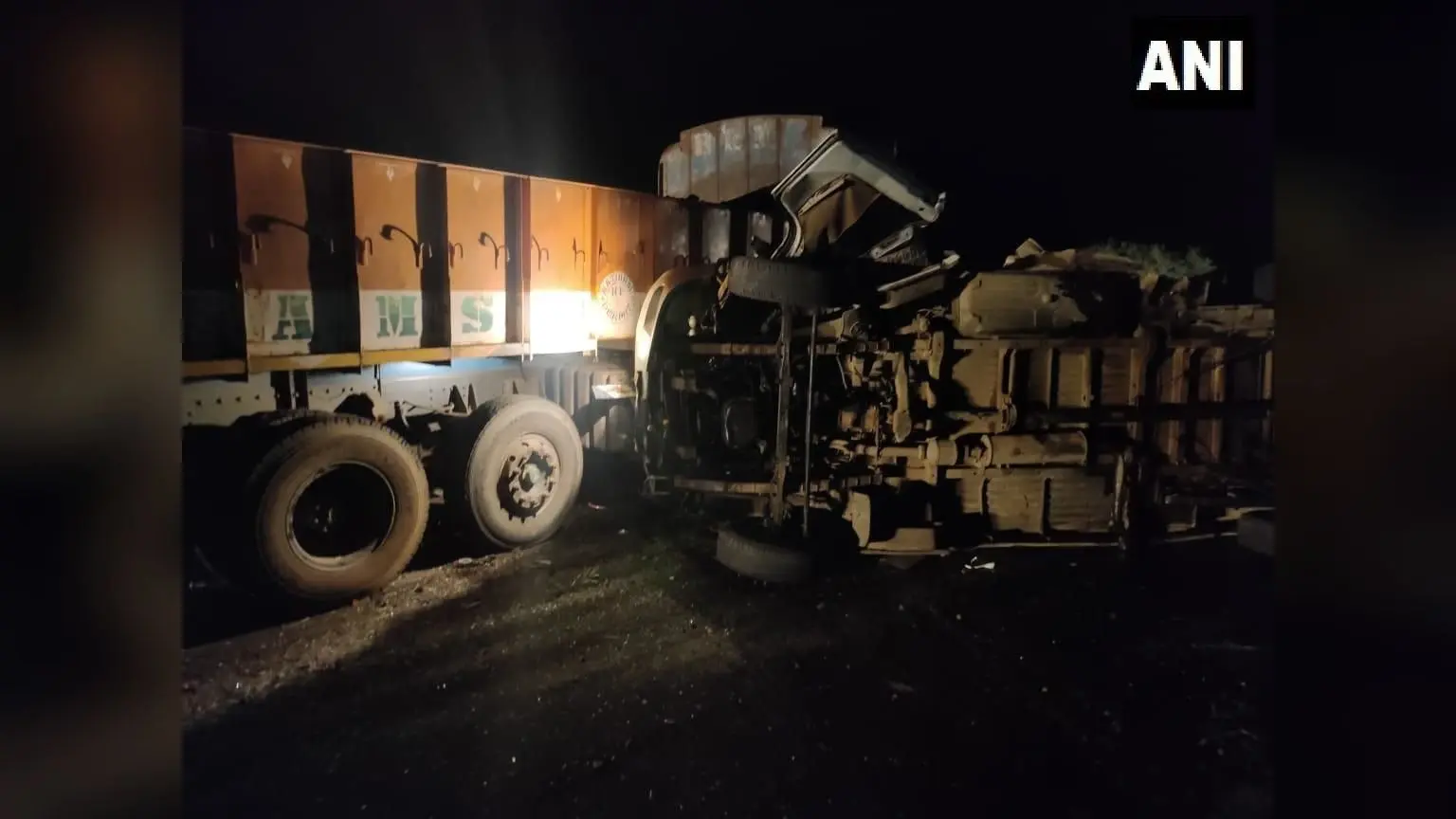 Andhra Pradesh Road Accident : आंध्र प्रदेश में भीषण सड़क हादसा, बस और ट्रक की टक्कर में 8 महिला सहित 13 की मौत