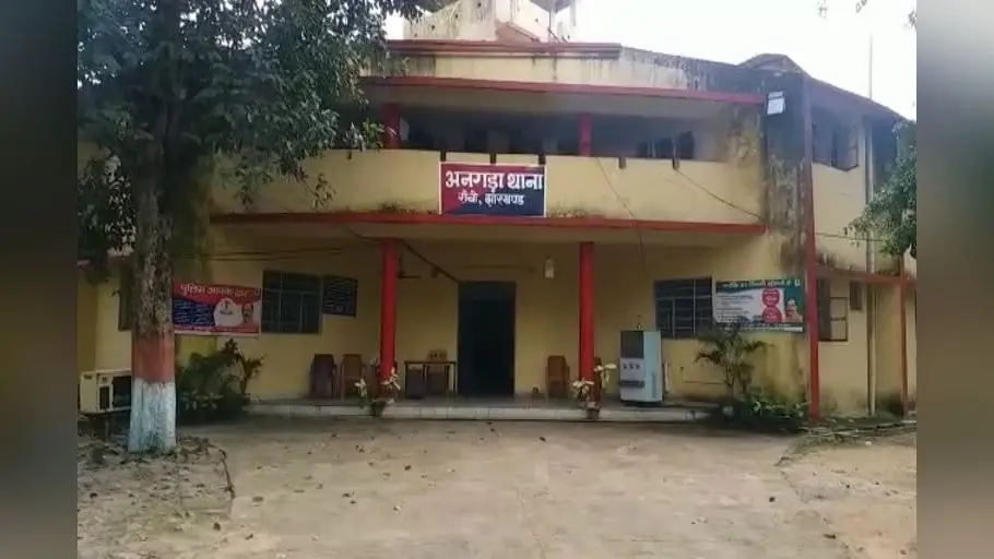 दोस्ती का कत्ल: झाखंड में दोस्तों ने खैनी खाने के बहाने दरवाजा खुलवाया, घर में घुसकर टांगी से काट डाला