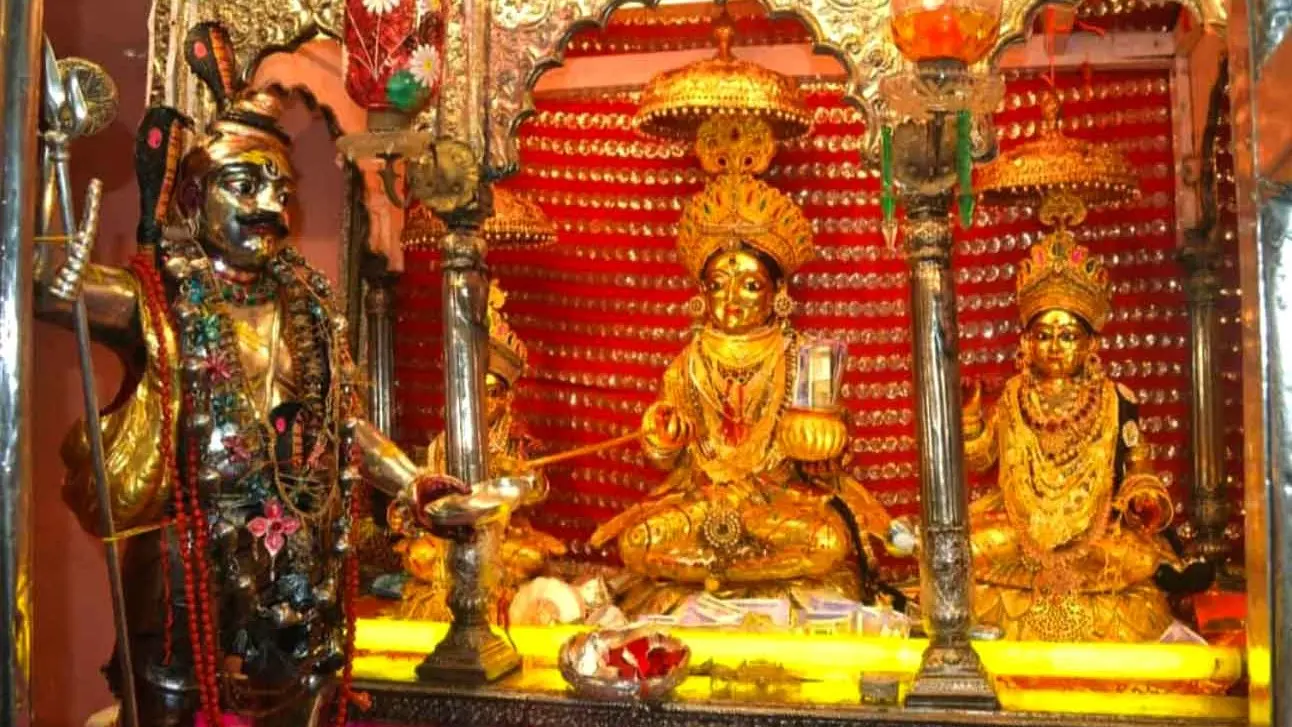 Annapurna Maa Darshan: धनतेरस से शुरू हुए मां अन्नपूर्णा के दर्शन, खजाने के लिए उमड़ी श्रद्धालुओं की भीड़