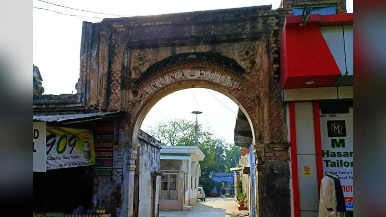 Aligarh: अवैध कब्जों पर प्रशासन सख्त, शत्रु संपत्ति ‘अनोना हाउस’ की भेजी रिपोर्ट, 91 परिवारों का है निवास