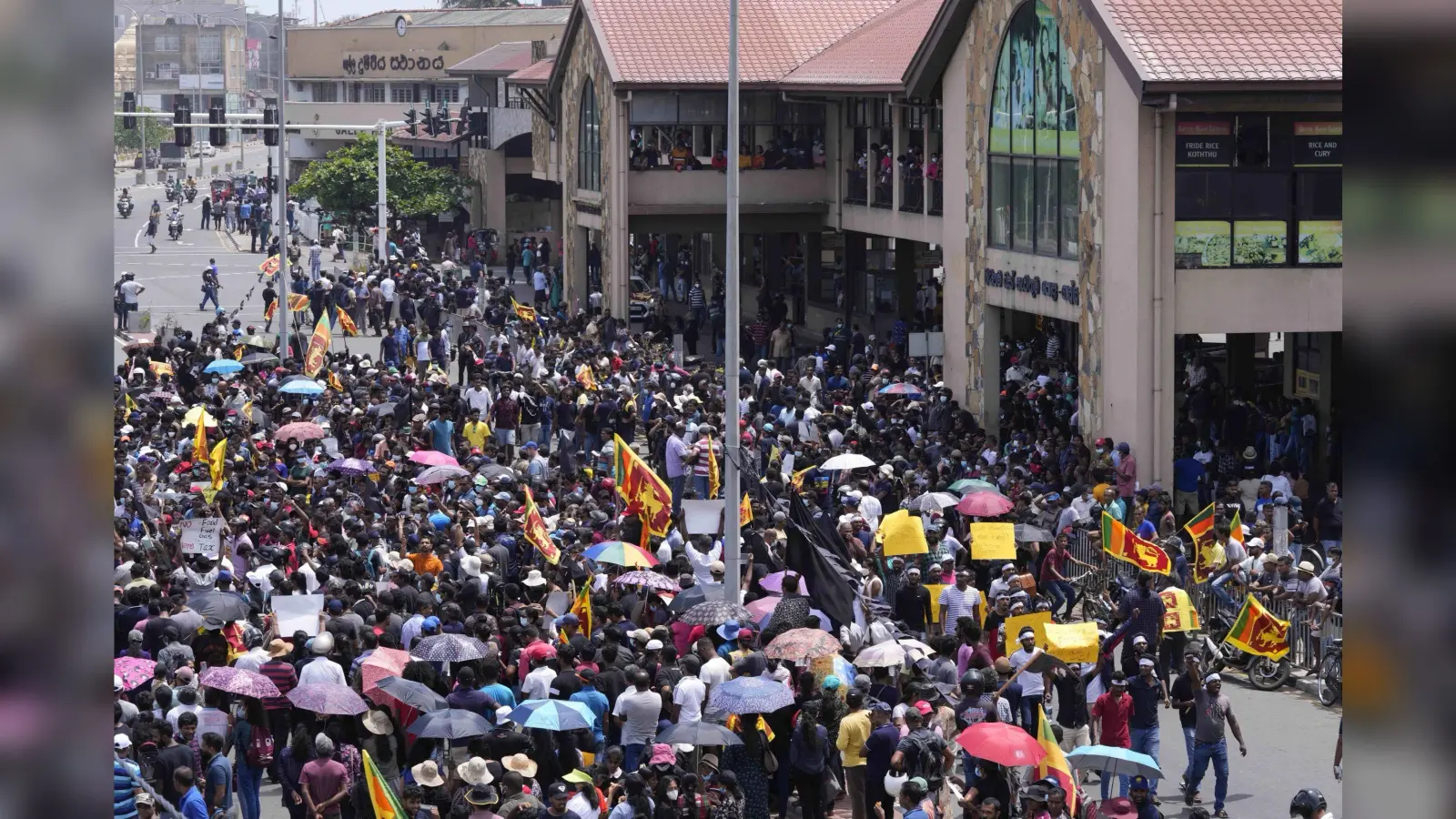 Sri Lanka Crisis: सत्ता में जिसकी थी तूती, वह परिवार ‘फरार’, जानें श्रीलंका संकट की पांच बड़ी वजह