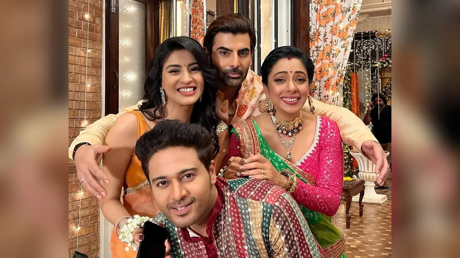 Anupama: अपनी जेठानी बरखा के साथ मस्ती करते दिखी अनुपमा, अनुज- अंकुश भी दिखे इस अंदाज में