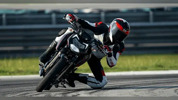 2021 TVS Apache RTR 200 4V भारत में नये फीचर्स के साथ लॉन्च, यहां जानें सारे डीटेल्स