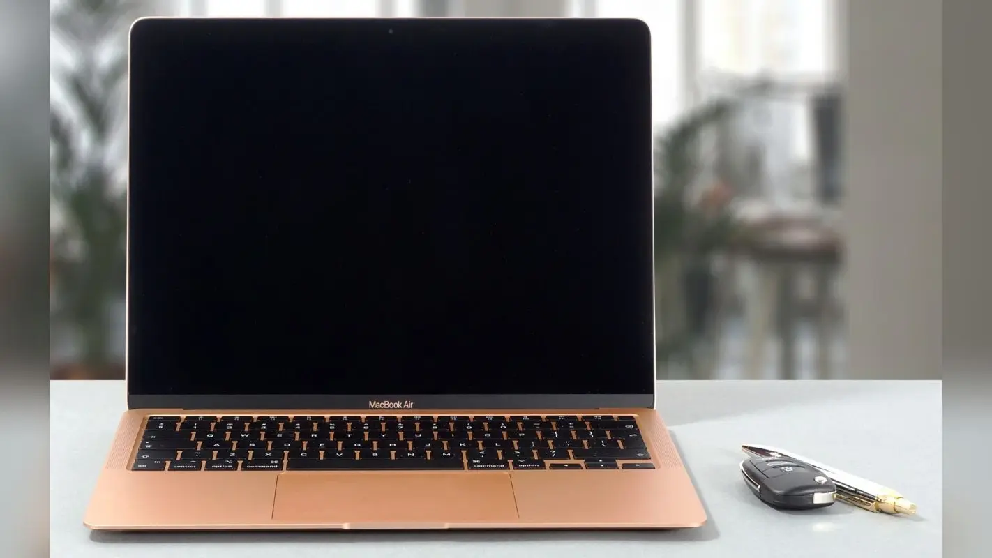 Apple MacBook को आधी कीमत पर खरीदने का मौका, यहां मिलेंगे जबरदस्त डील्स