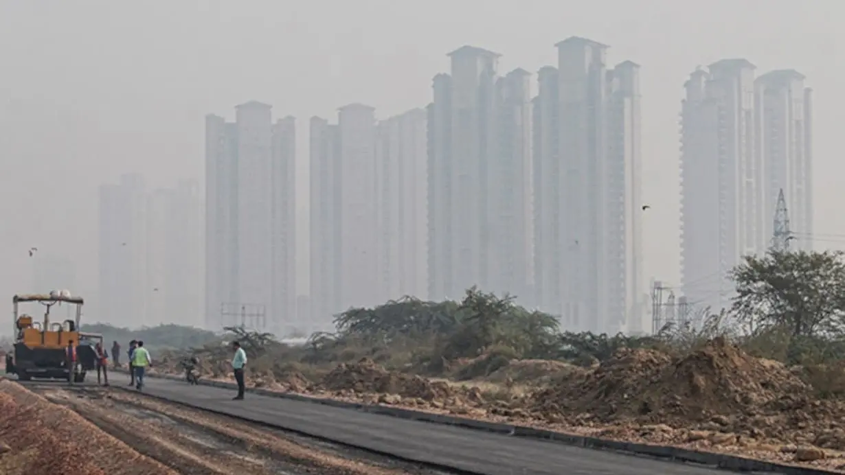 Air Pollution: यूपी के कई शहरों की हवा हुई जहरीली, खराब AQI से बढ़ रहे मरीज, जानें अपने शहर के प्रदूषण का हाल