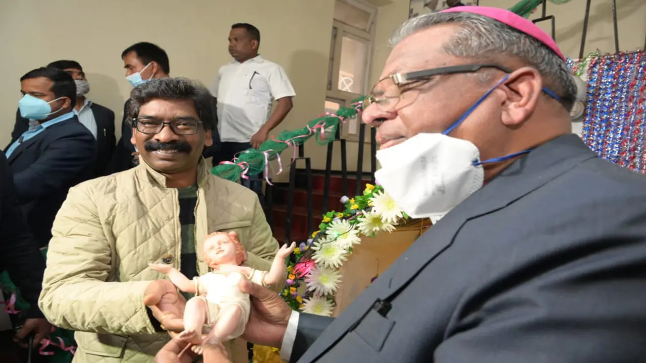 Christmas 2021: CM हेमंत सोरेन ने आर्चबिशप फेलिक्स टोप्पो से की मुलाकात, राज्य के लोगों को दी क्रिसमस की बधाई