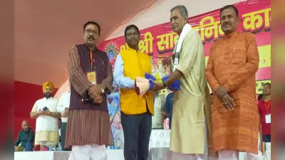 विरासत में मिली कला को आगे बढ़ा रहे सरायकेला के छऊ गुरु सुशांत महापात्र, अर्जुन मुंडा ने किया सम्मानित
