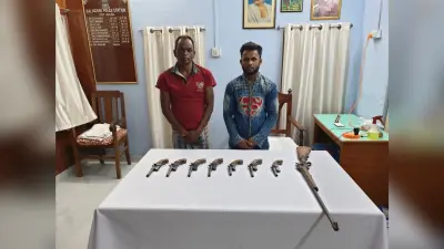 वोटिंग के बीच मालदा से बड़ी संख्या में हथियार बरामद, दो कुख्यात गिरफ्तार