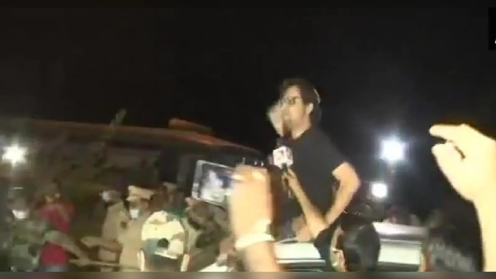 Watch Video : जेल से बाहर निकलते ही अर्णब गोस्वामी का उद्धव सरकार के खिलाफ ‘हल्ला बोल’